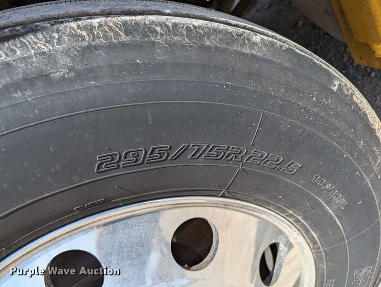 image for item MN9985 2020 Kenworth T680  semi truck