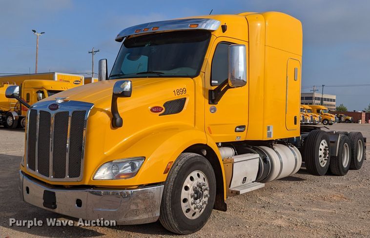 image for item MN9986 2019 Peterbilt 579  semi truck