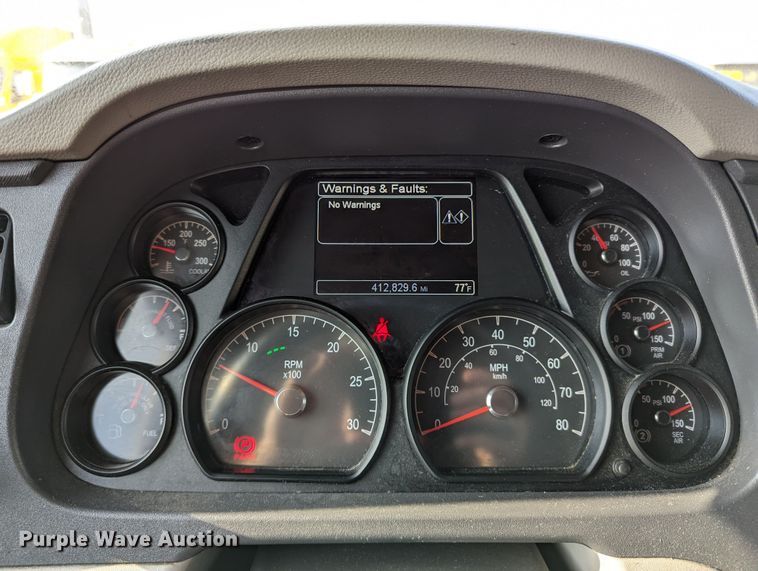 image for item MN9986 2019 Peterbilt 579  semi truck