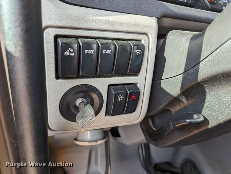 image for item MN9986 2019 Peterbilt 579  semi truck