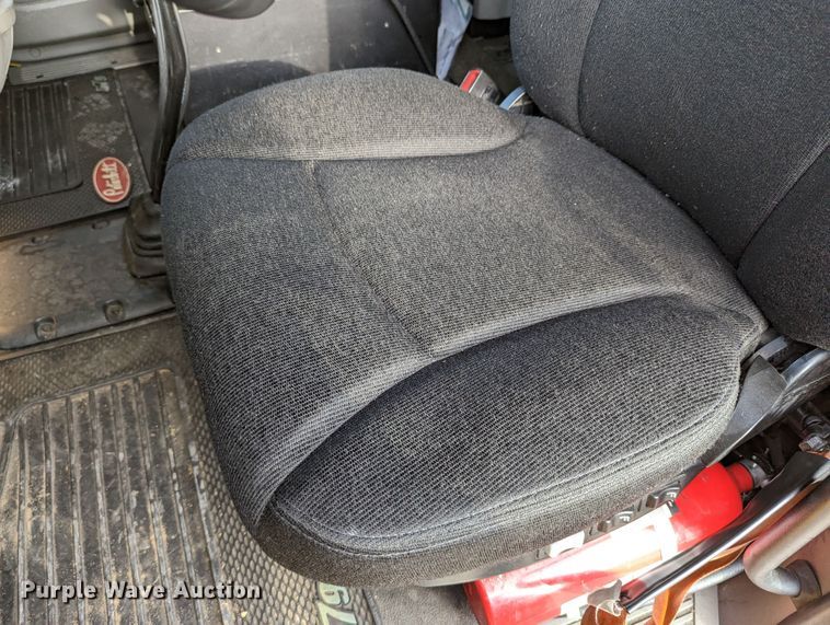 image for item MN9986 2019 Peterbilt 579  semi truck