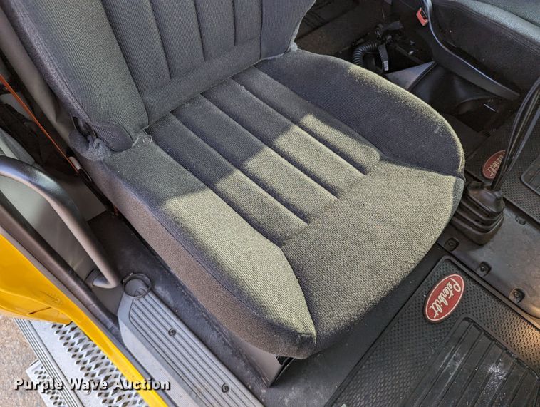 image for item MN9986 2019 Peterbilt 579  semi truck