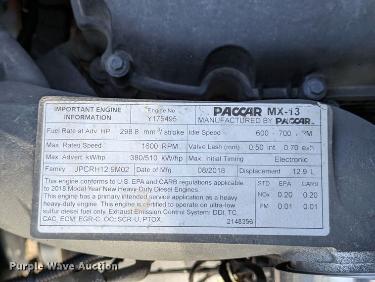 image for item MN9986 2019 Peterbilt 579  semi truck