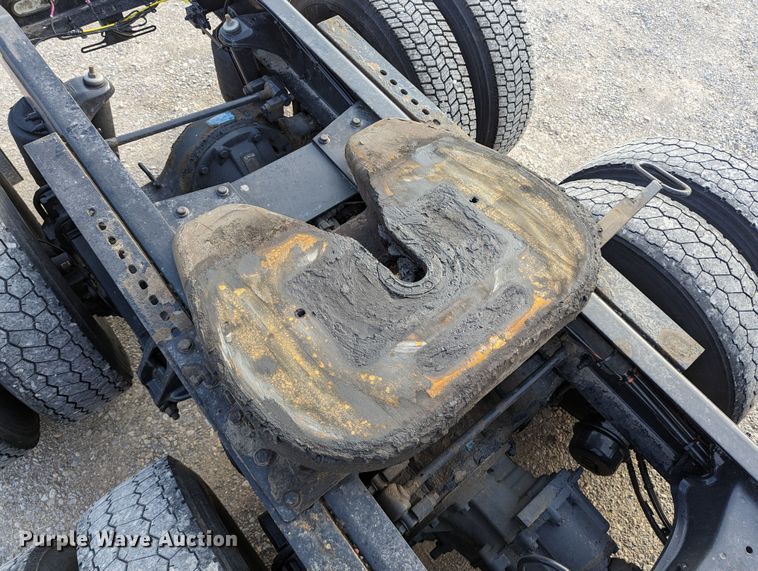 image for item MN9986 2019 Peterbilt 579  semi truck