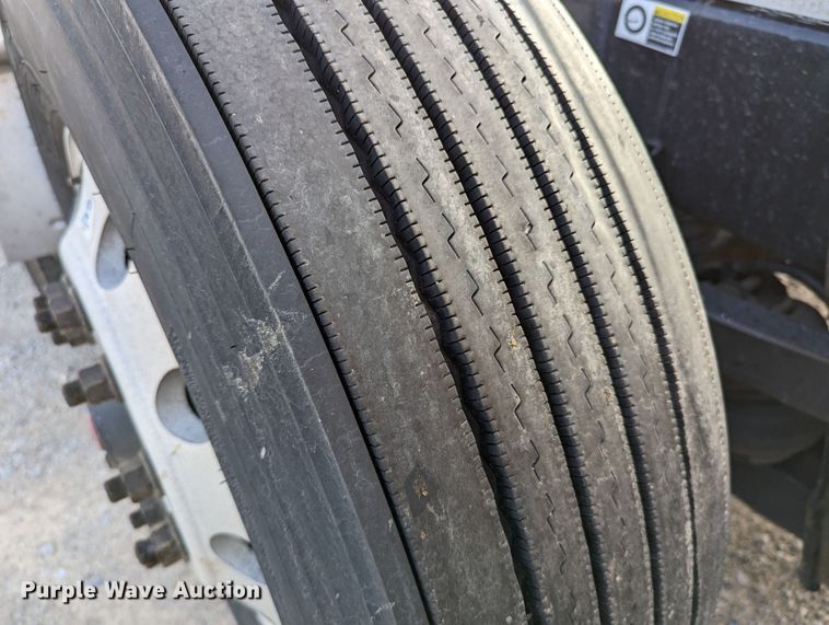 image for item MN9986 2019 Peterbilt 579  semi truck