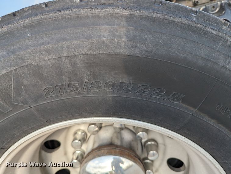 image for item MN9986 2019 Peterbilt 579  semi truck