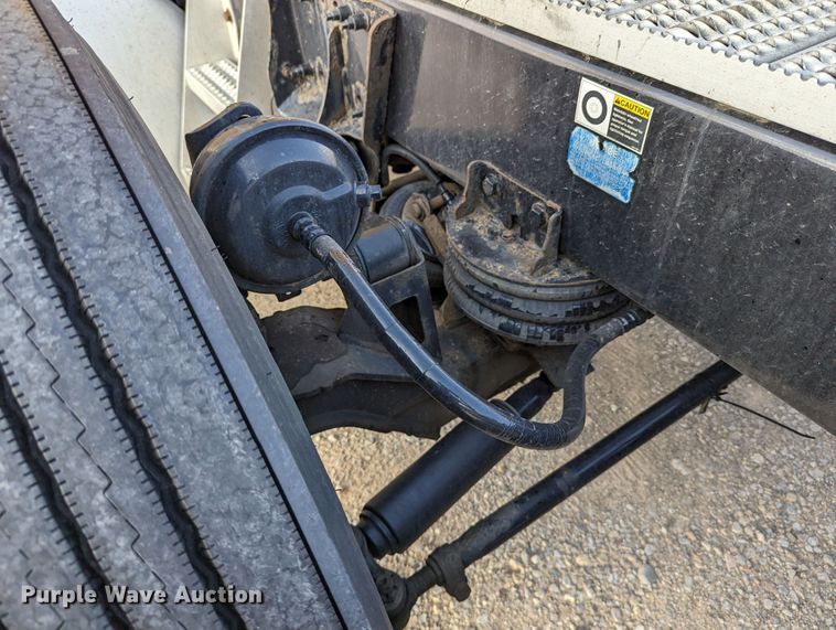 image for item MN9986 2019 Peterbilt 579  semi truck