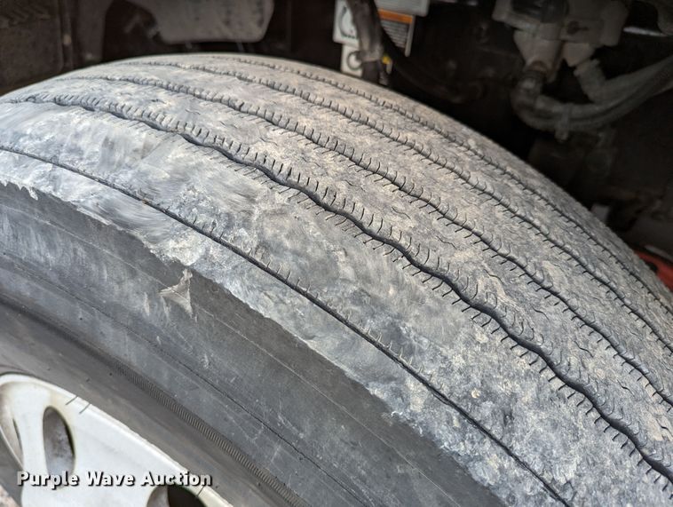 image for item MN9986 2019 Peterbilt 579  semi truck