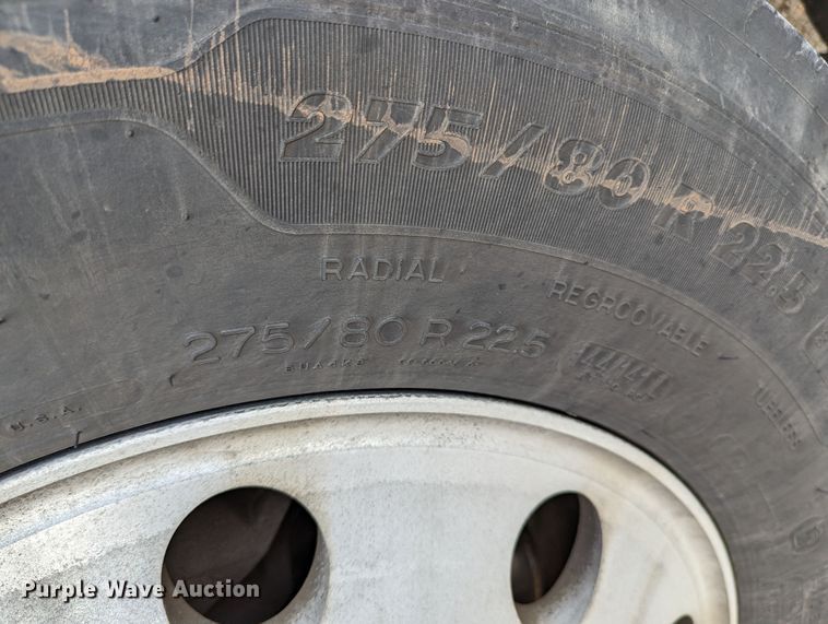 image for item MN9986 2019 Peterbilt 579  semi truck