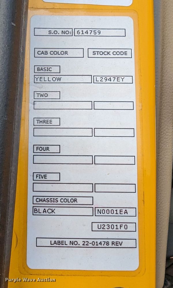 image for item MN9986 2019 Peterbilt 579  semi truck