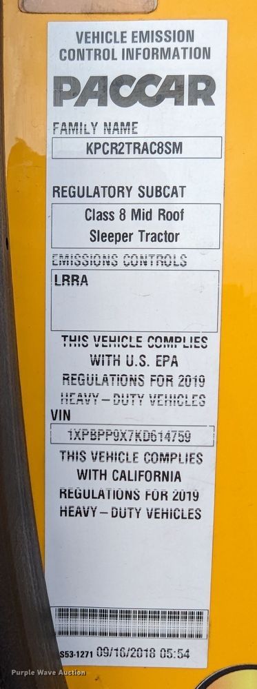 image for item MN9986 2019 Peterbilt 579  semi truck