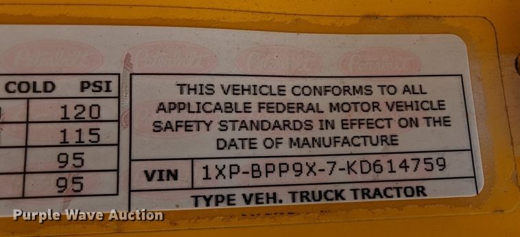 image for item MN9986 2019 Peterbilt 579  semi truck