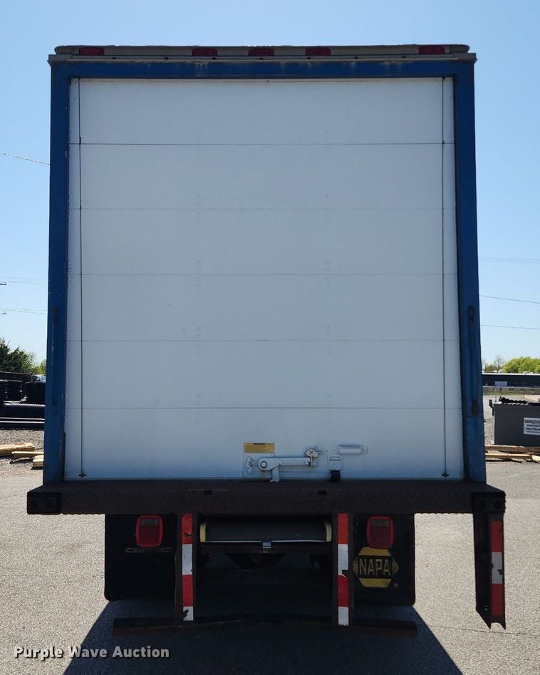 image for item MW9754 1997 International 4700  box truck