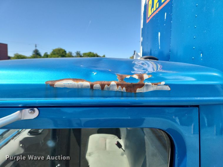 image for item MW9754 1997 International 4700  box truck