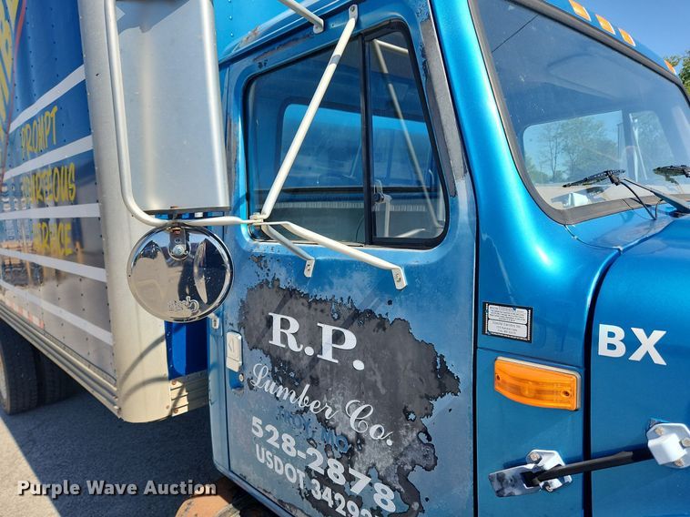 image for item MW9754 1997 International 4700  box truck