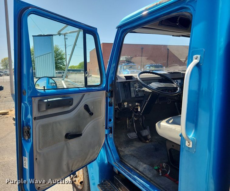 image for item MW9754 1997 International 4700  box truck