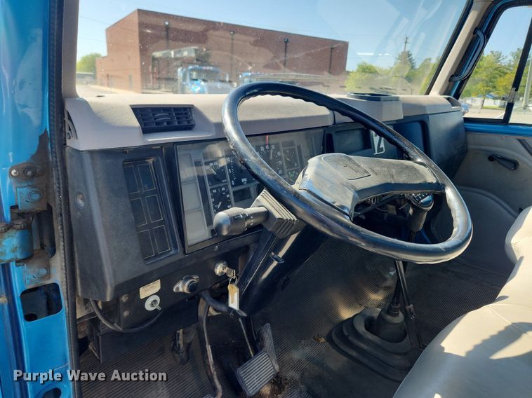 image for item MW9754 1997 International 4700  box truck