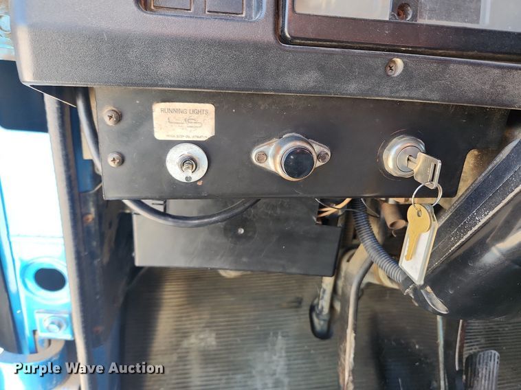 image for item MW9754 1997 International 4700  box truck