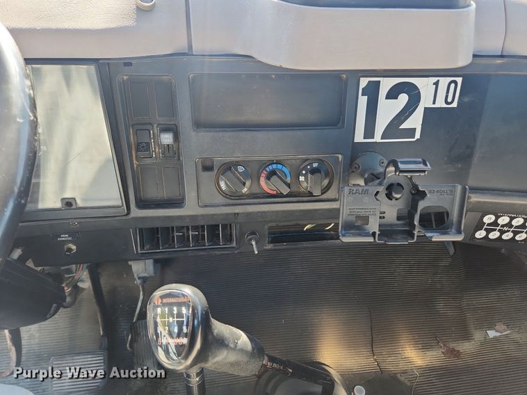 image for item MW9754 1997 International 4700  box truck