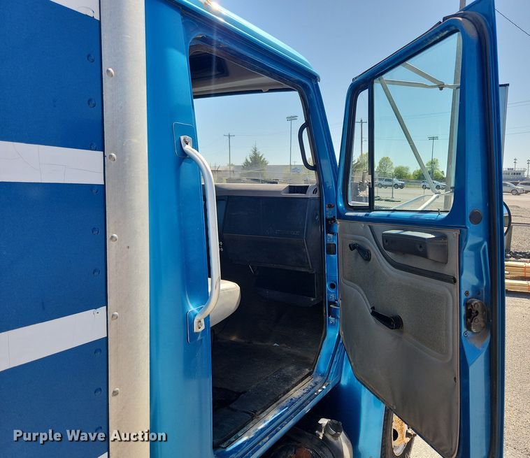 image for item MW9754 1997 International 4700  box truck