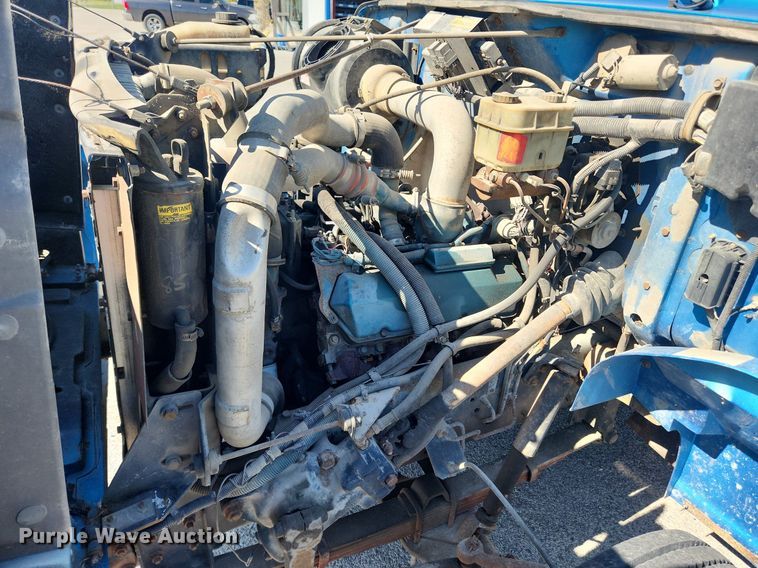 image for item MW9754 1997 International 4700  box truck