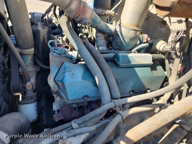 image for item MW9754 1997 International 4700  box truck