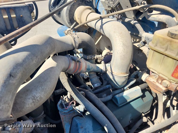 image for item MW9754 1997 International 4700  box truck