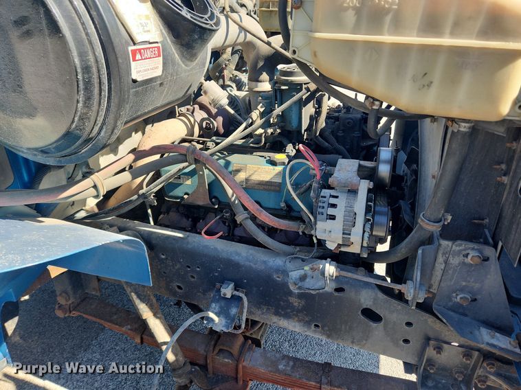 image for item MW9754 1997 International 4700  box truck