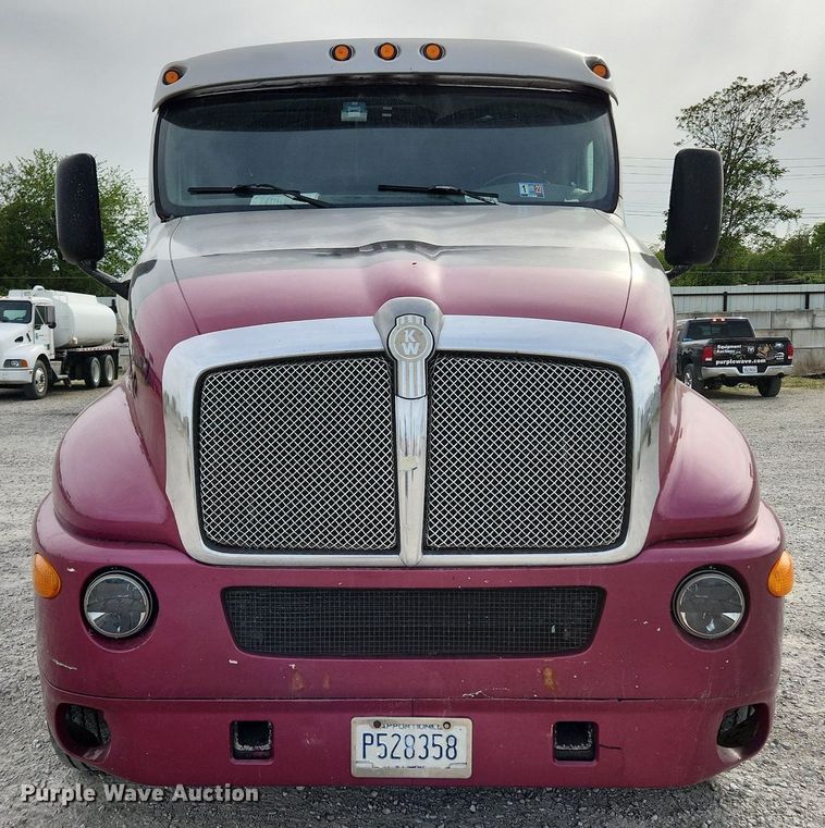 image for item MW9759 1997 Kenworth T2000  tank truck