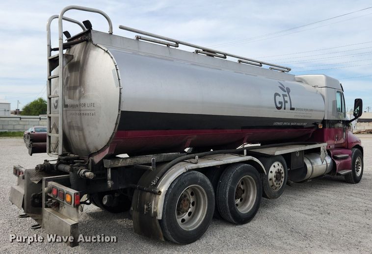 image for item MW9759 1997 Kenworth T2000  tank truck