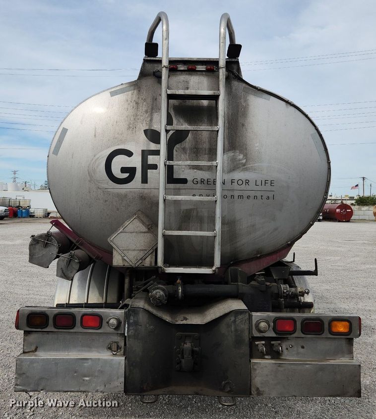 image for item MW9759 1997 Kenworth T2000  tank truck