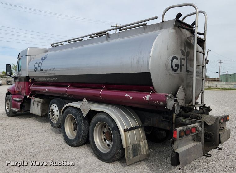 image for item MW9759 1997 Kenworth T2000  tank truck