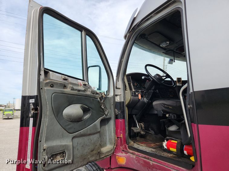 image for item MW9759 1997 Kenworth T2000  tank truck