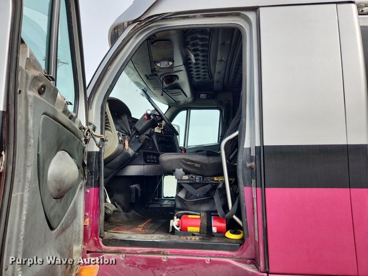 image for item MW9759 1997 Kenworth T2000  tank truck