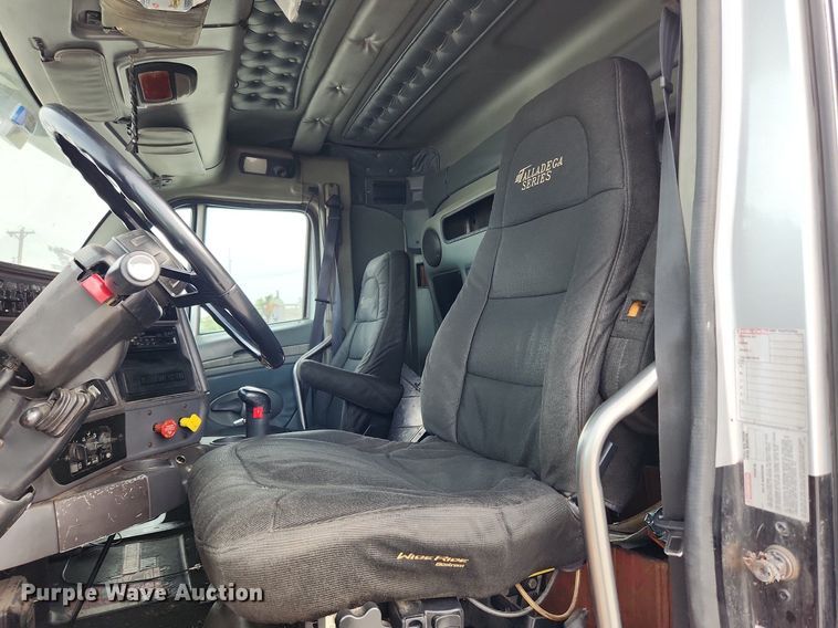 image for item MW9759 1997 Kenworth T2000  tank truck