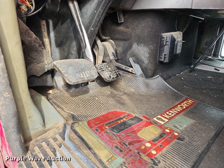 image for item MW9759 1997 Kenworth T2000  tank truck