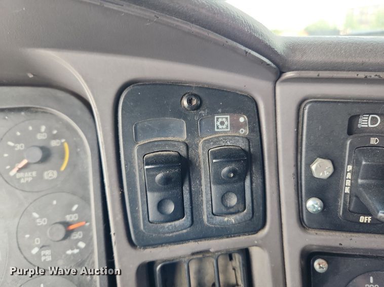 image for item MW9759 1997 Kenworth T2000  tank truck