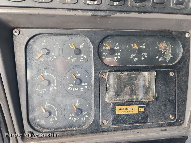 image for item MW9759 1997 Kenworth T2000  tank truck