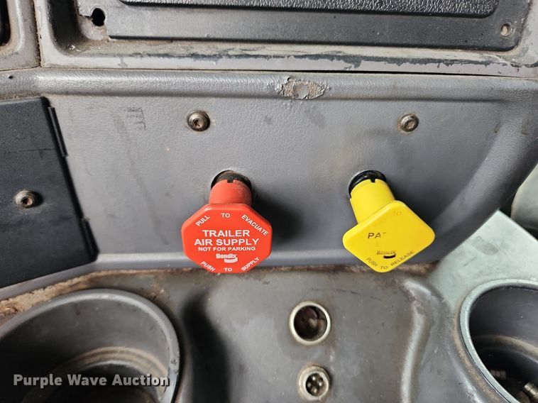 image for item MW9759 1997 Kenworth T2000  tank truck