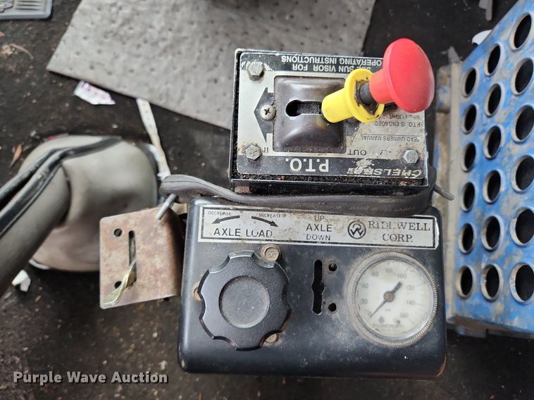 image for item MW9759 1997 Kenworth T2000  tank truck