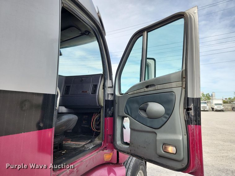 image for item MW9759 1997 Kenworth T2000  tank truck