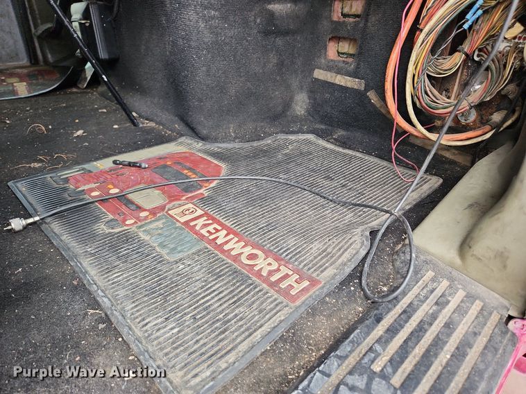 image for item MW9759 1997 Kenworth T2000  tank truck