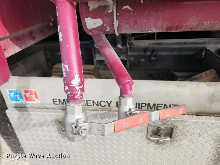 image for item MW9759 1997 Kenworth T2000  tank truck