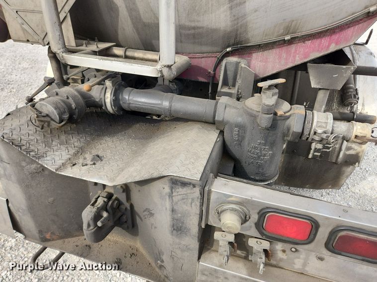 image for item MW9759 1997 Kenworth T2000  tank truck