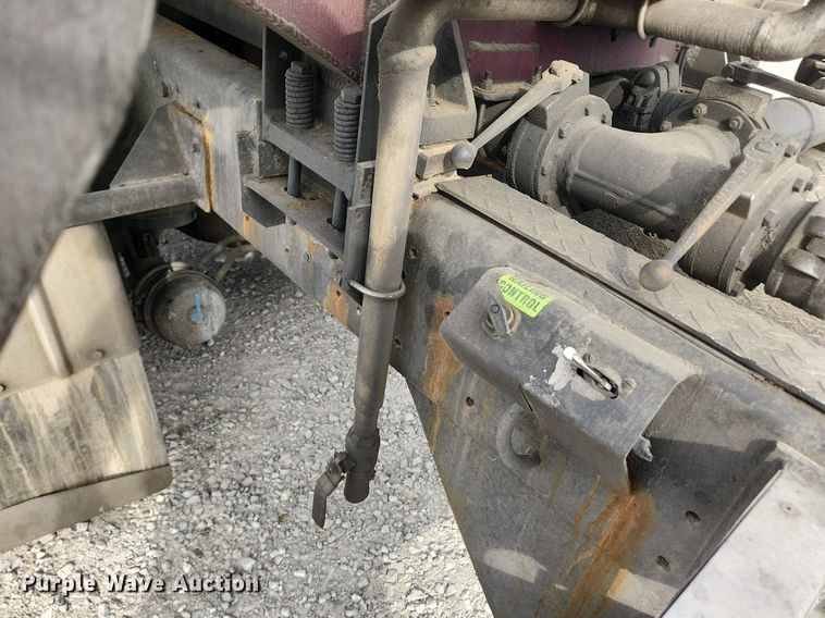 image for item MW9759 1997 Kenworth T2000  tank truck