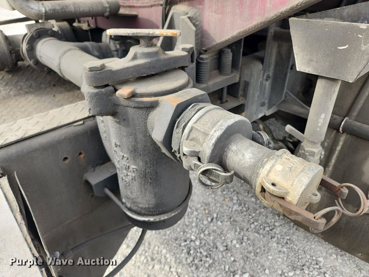 image for item MW9759 1997 Kenworth T2000  tank truck