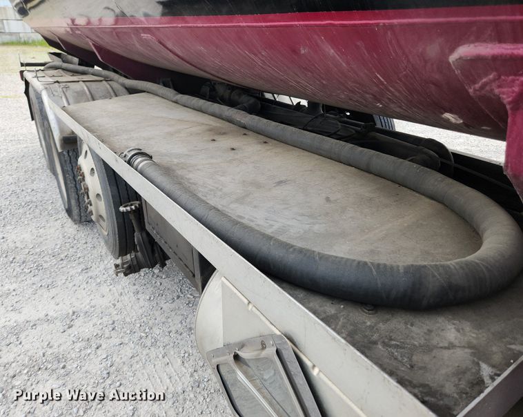 image for item MW9759 1997 Kenworth T2000  tank truck