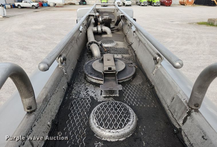 image for item MW9759 1997 Kenworth T2000  tank truck