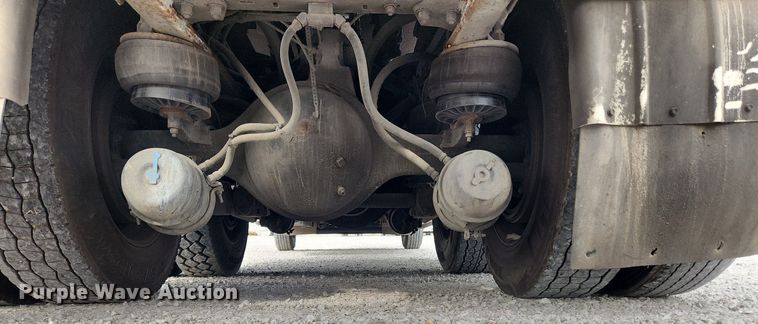 image for item MW9759 1997 Kenworth T2000  tank truck