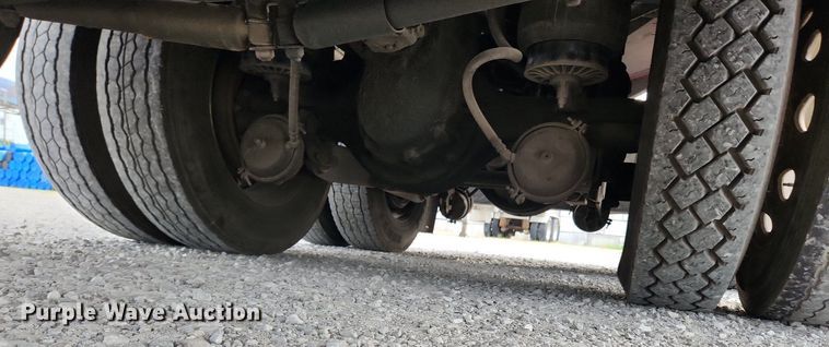 image for item MW9759 1997 Kenworth T2000  tank truck